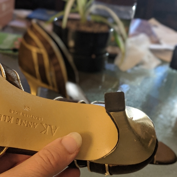 AK bronze and gold peep toe pumps- 8M NWT - Picture 7 of 7